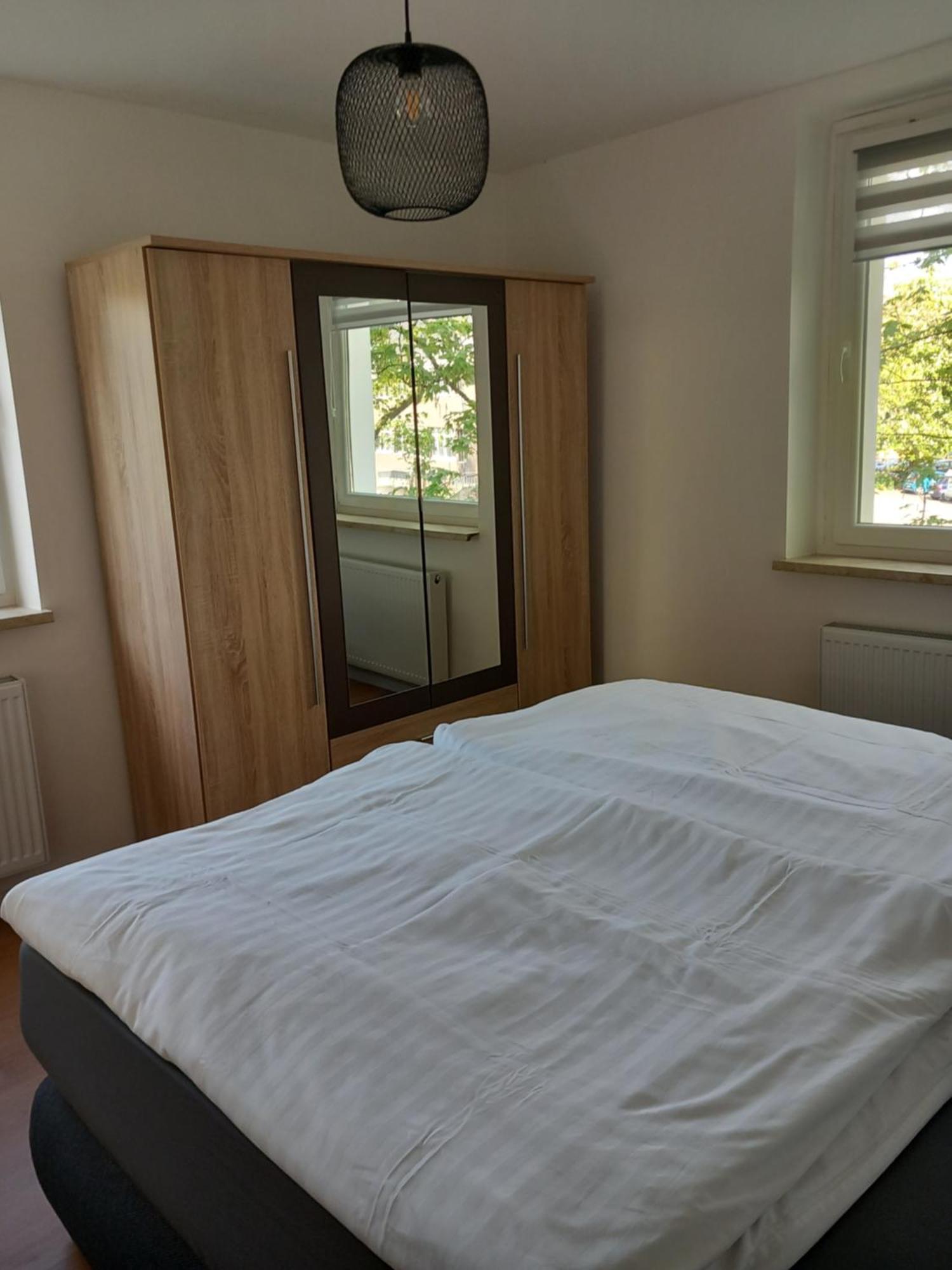 City Apartment Duisburg 1#Netflix &Wlan &Kingsize Bett &Kaffee Maschine & Central & 500M Innenhafen & 2 Min U Bahn Exterior foto