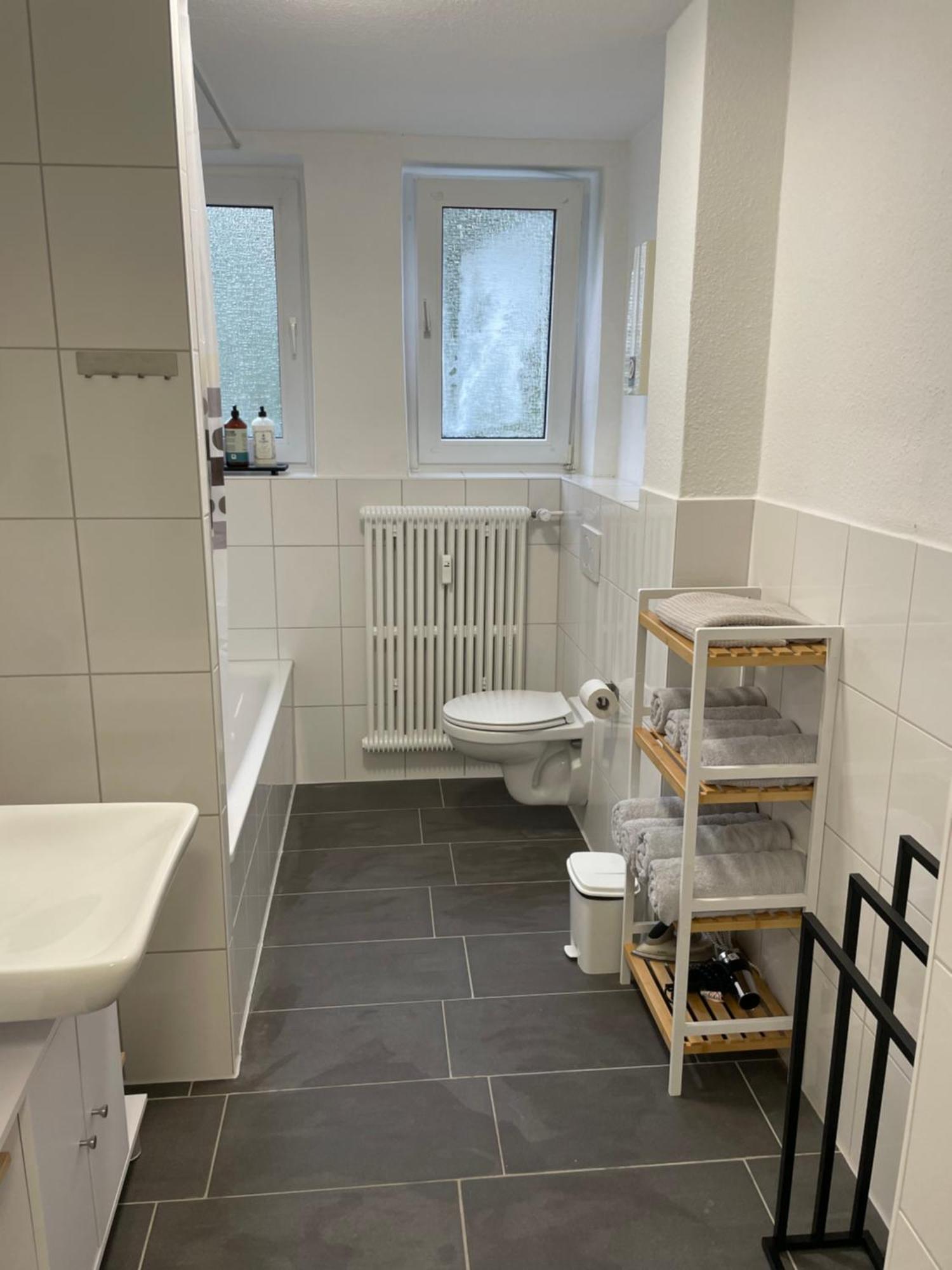 City Apartment Duisburg 1#Netflix &Wlan &Kingsize Bett &Kaffee Maschine & Central & 500M Innenhafen & 2 Min U Bahn Exterior foto