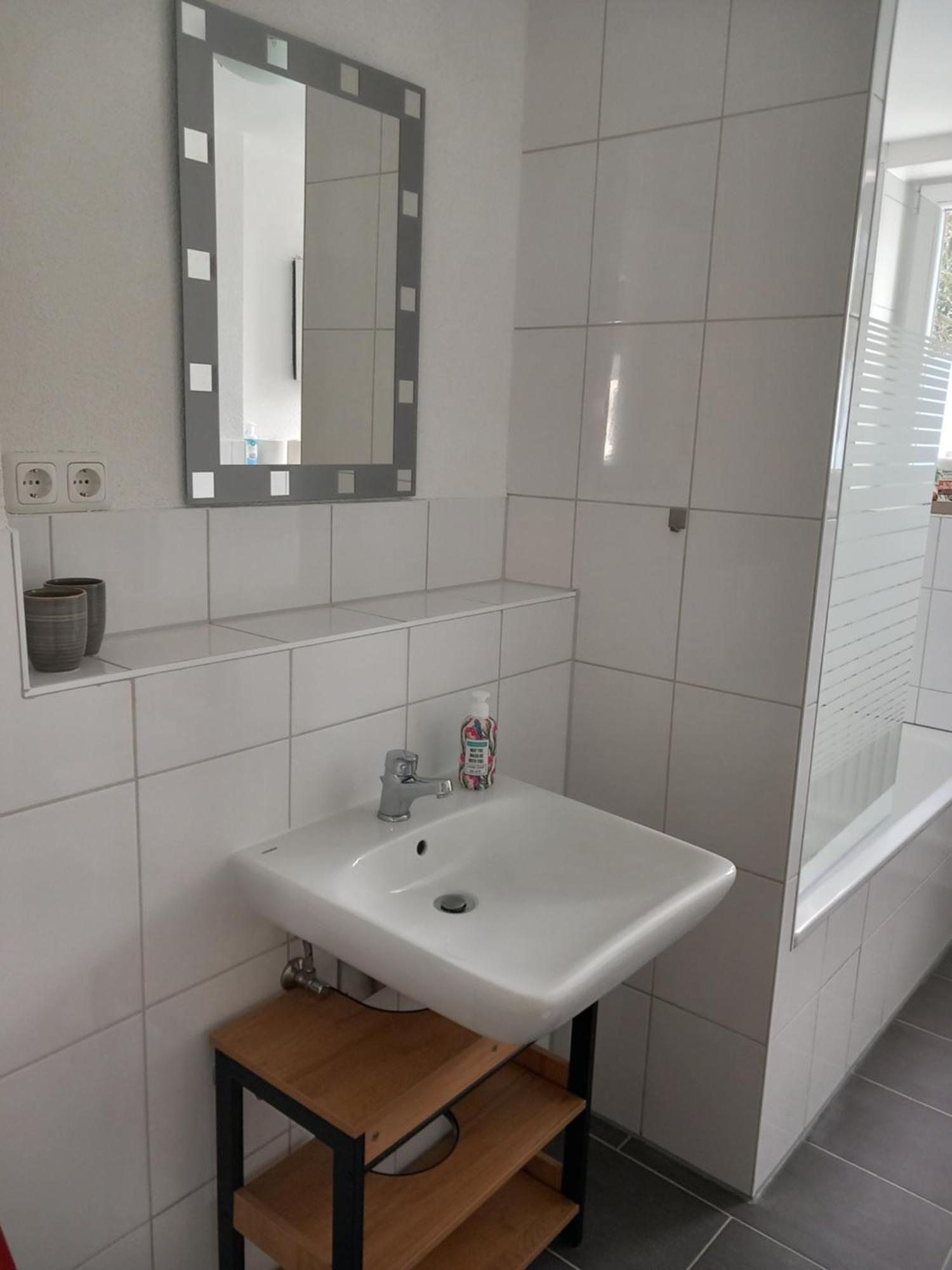 City Apartment Duisburg 1#Netflix &Wlan &Kingsize Bett &Kaffee Maschine & Central & 500M Innenhafen & 2 Min U Bahn Exterior foto