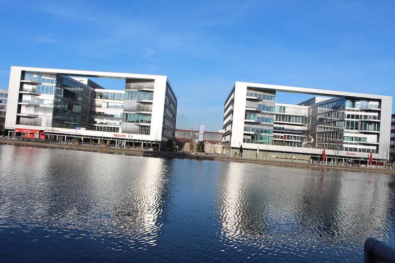 City Apartment Duisburg 1#Netflix &Wlan &Kingsize Bett &Kaffee Maschine & Central & 500M Innenhafen & 2 Min U Bahn Exterior foto